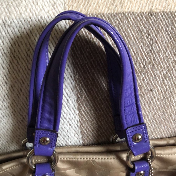 Coach poppy purse! Beautiful lavender color! - Picture 5 of 12